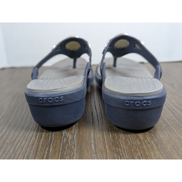 CROCS COMFORT Sanrah Wedge Sandals Womens 9 Black Hammer Silver Circle Logo - Picture 10 of 13